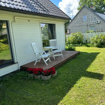 Apartament Solar - House With Private Garden Parnawa